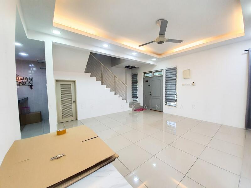 Semi-Detached House for Sale in Bandar Saujana Putra (Tanjong Duabelas) - Arief Iskandar - Living Room - PropertyGuru.com.my