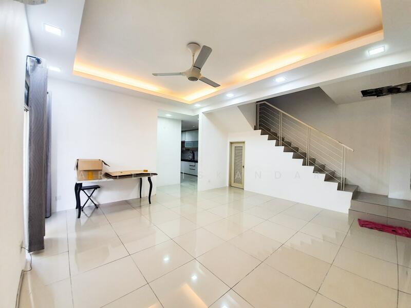Semi-Detached House for Sale in Bandar Saujana Putra (Tanjong Duabelas) - Arief Iskandar - Living Room - PropertyGuru.com.my