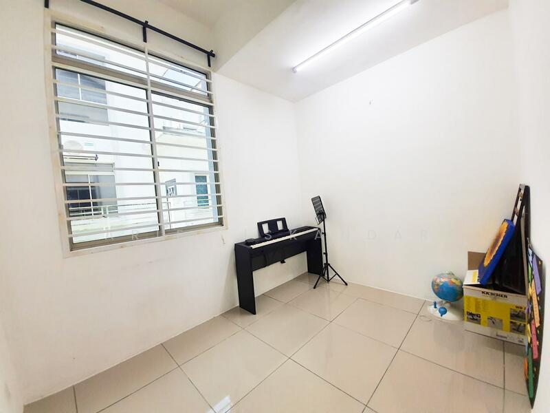 Semi-Detached House for Sale in Bandar Saujana Putra (Tanjong Duabelas) - Arief Iskandar - Study - PropertyGuru.com.my