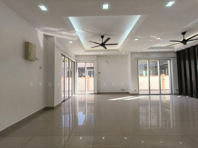 Semi-Detached House for Sale in Rawang (Selangor) - Syukor Hartanah - Living Room - PropertyGuru.com.my