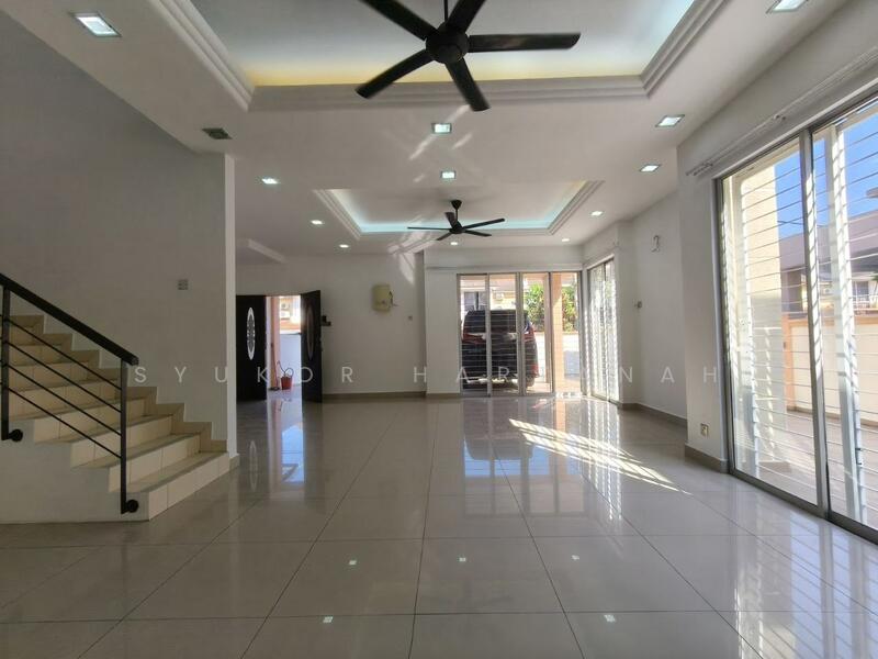 Semi-Detached House for Sale in Rawang (Selangor) - Syukor Hartanah - Living Room - PropertyGuru.com.my