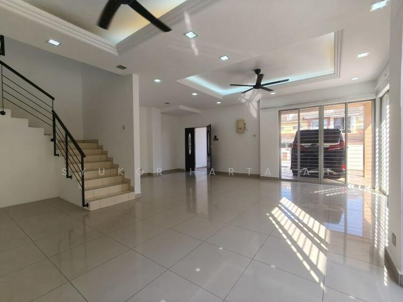 Semi-Detached House for Sale in Rawang (Selangor) - Syukor Hartanah - Living Room - PropertyGuru.com.my