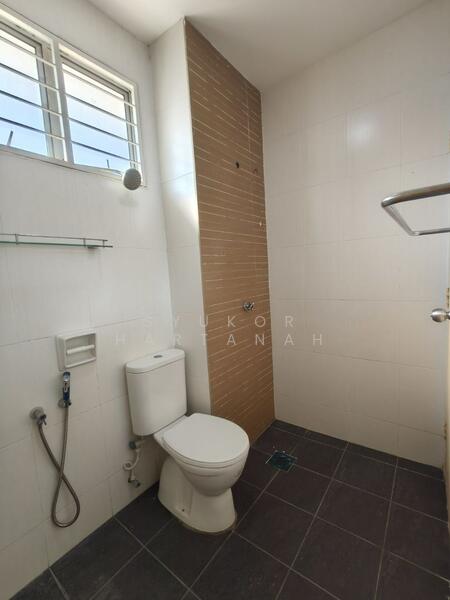 Semi-Detached House for Sale in Rawang (Selangor) - Syukor Hartanah - Bathroom - PropertyGuru.com.my