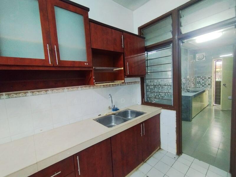 2-storey Terraced House for Sale in Bandar Kinrara Seksyen 5 (Bandar Kinrara) - Ali Idris - Kitchen - PropertyGuru.com.my