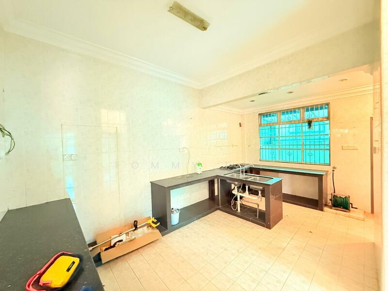 Semi-Detached House for Sale in Taman Pelangi Indah (Ulu Tiram) - Tommy Tai - Kitchen - PropertyGuru.com.my