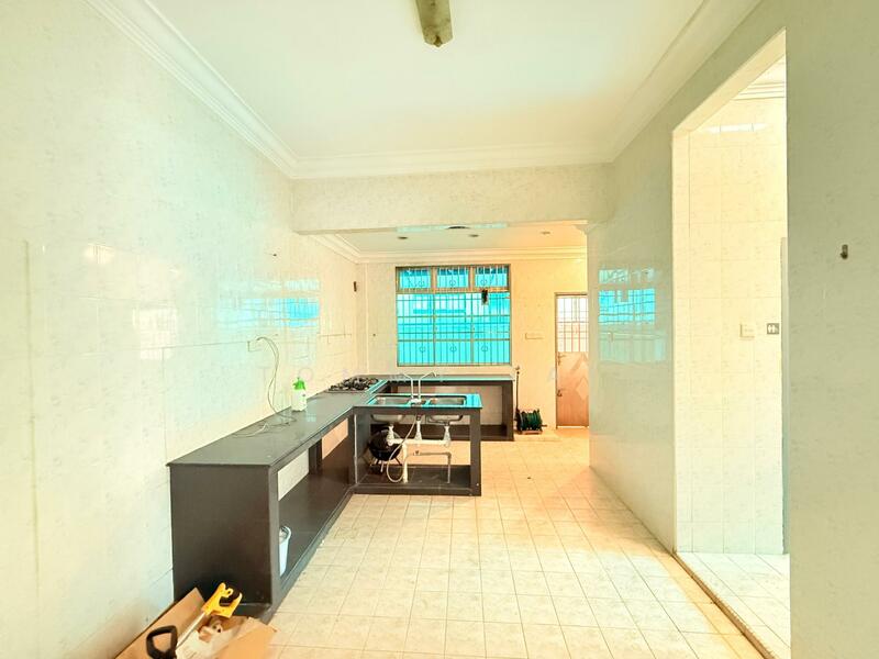 Semi-Detached House for Sale in Taman Pelangi Indah (Ulu Tiram) - Tommy Tai - Kitchen - PropertyGuru.com.my