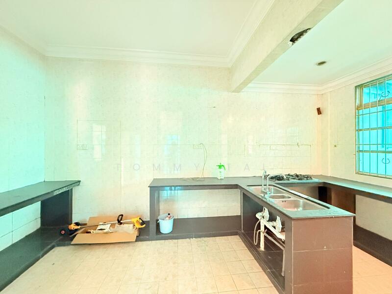 Semi-Detached House for Sale in Taman Pelangi Indah (Ulu Tiram) - Tommy Tai - Kitchen - PropertyGuru.com.my