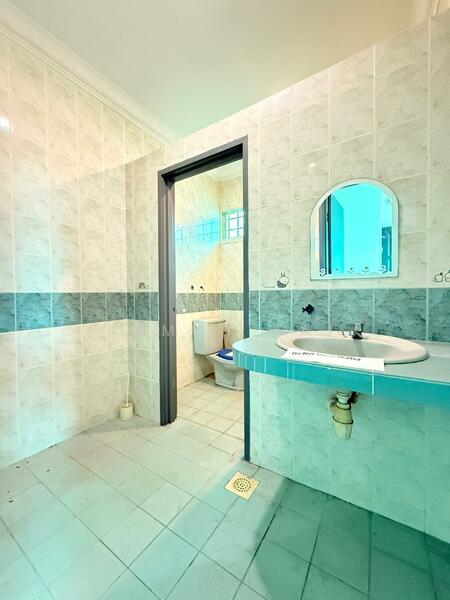 Semi-Detached House for Sale in Taman Pelangi Indah (Ulu Tiram) - Tommy Tai - Bathroom - PropertyGuru.com.my