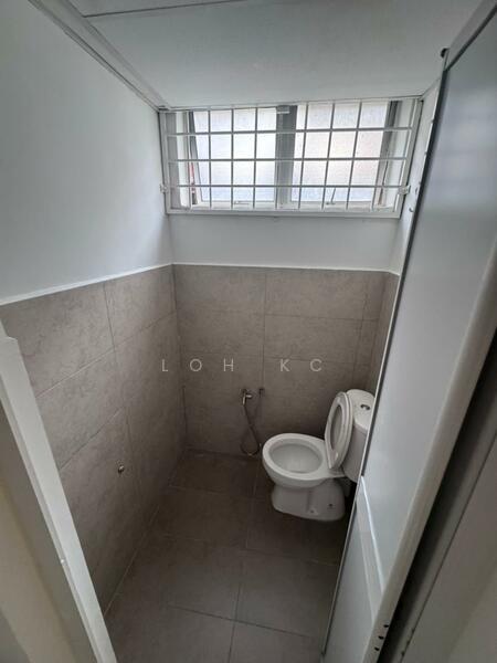 Shop for Rent in Subang Jaya (Selangor) - Loh KC - Bathroom - PropertyGuru.com.my