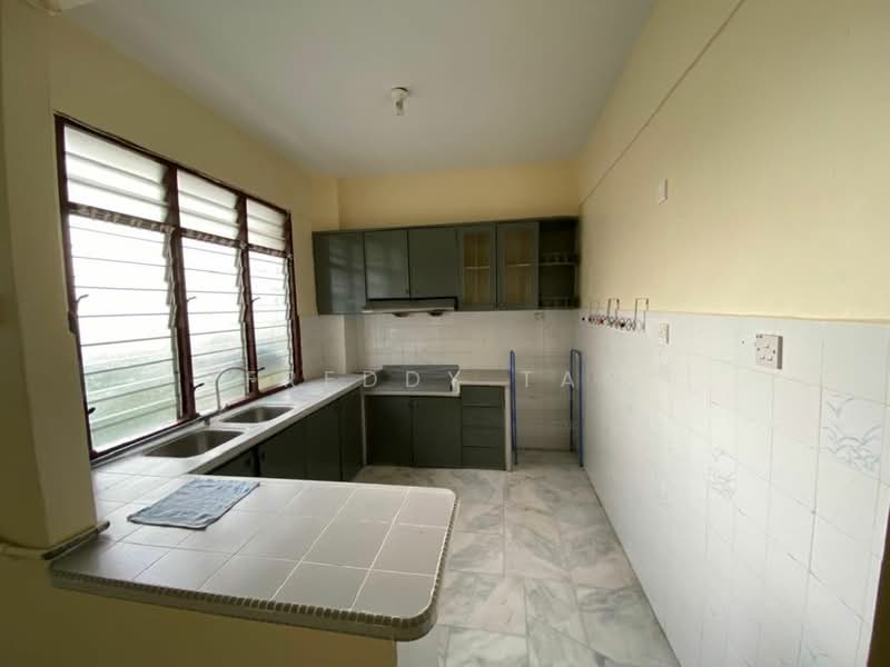 Flat for Sale at Taman Bukit Jambul - Freddy Tan - Kitchen - PropertyGuru.com.my