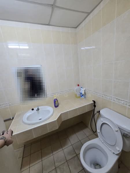Rumah Teres 2 Tingkat untuk Dijual di Taman Megah Kepong (Kepong) - Kiing TW - Bathroom - PropertyGuru.com.my