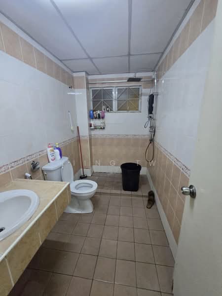 Rumah Teres 2 Tingkat untuk Dijual di Taman Megah Kepong (Kepong) - Kiing TW - Bathroom - PropertyGuru.com.my