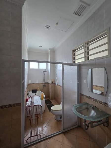 Bungalow for Sale in SS19 (Subang Jaya) - Abu Mansur - Bathroom - PropertyGuru.com.my