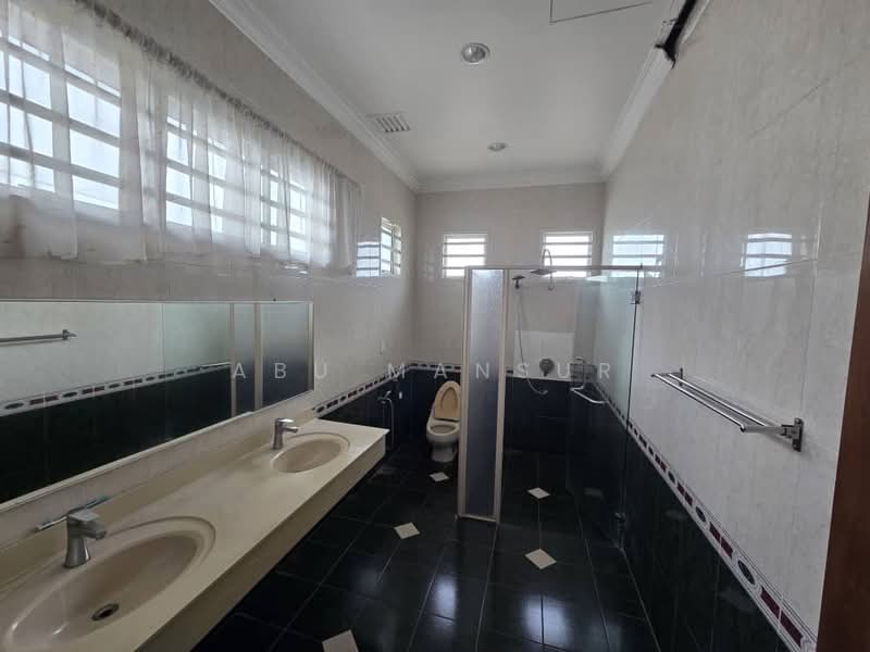 Bungalow for Sale in SS19 (Subang Jaya) - Abu Mansur - Bathroom - PropertyGuru.com.my