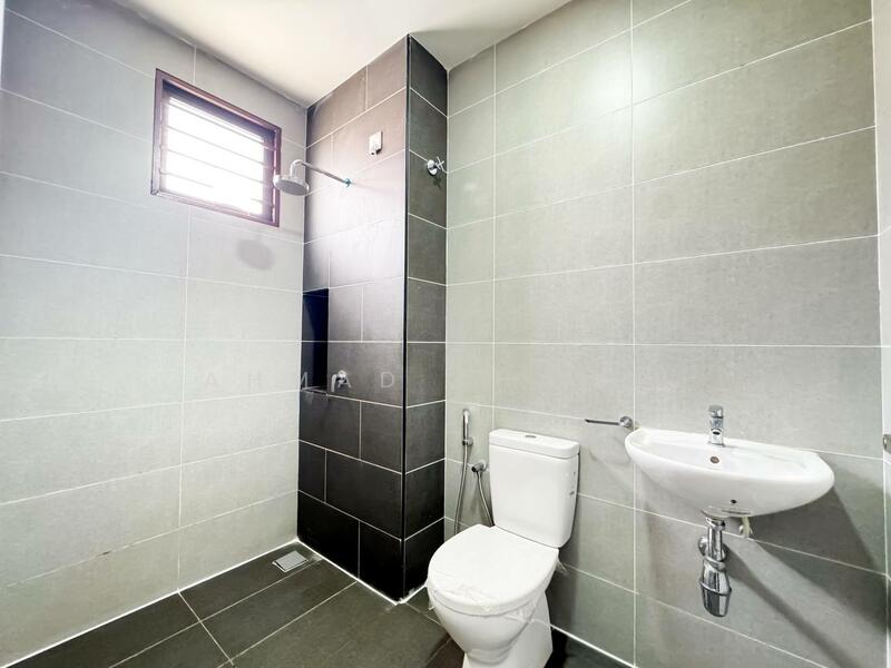 Semi-Detached House for Rent in Seksyen 35 (Shah Alam) - Ahmad Khairi - Bathroom - PropertyGuru.com.my