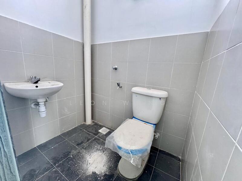 Terraced House for Sale in Taman Kundang Jaya (Rawang) - LEON WONG - Bathroom - PropertyGuru.com.my