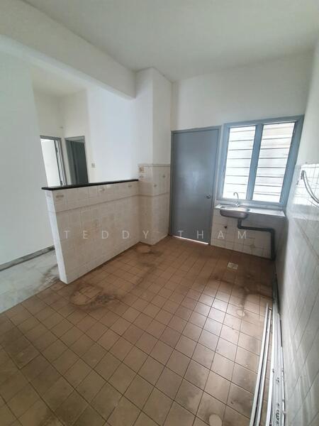 2-storey Terraced House for Sale in Taman Desa Tasek (Bandar Tasik Selatan) - Teddy Tham - Kitchen - PropertyGuru.com.my