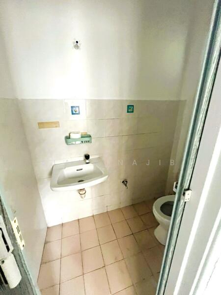 END LOT Saujana Utama, Sungai Buloh untuk Untuk Dijual - RM 495,000, Feb 2026 - Bathroom Saujana Utama 1 - PropertyGuru.com.my