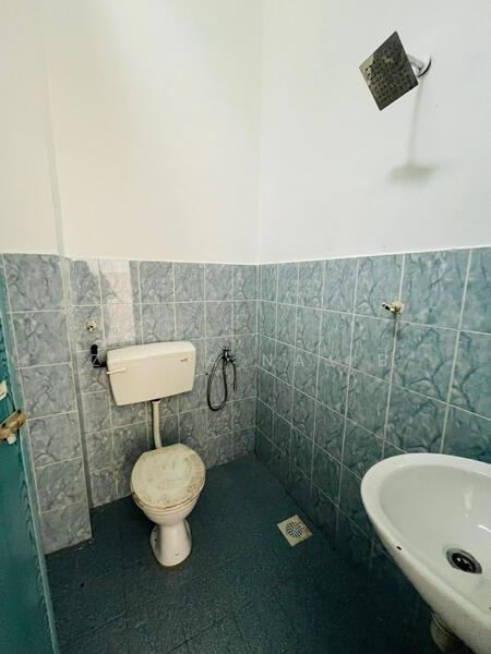 1-storey Terraced House for Sale in Meru (Klang) - Ziana Najib - Bathroom Taman Desa Bukit Nilam - PropertyGuru.com.my