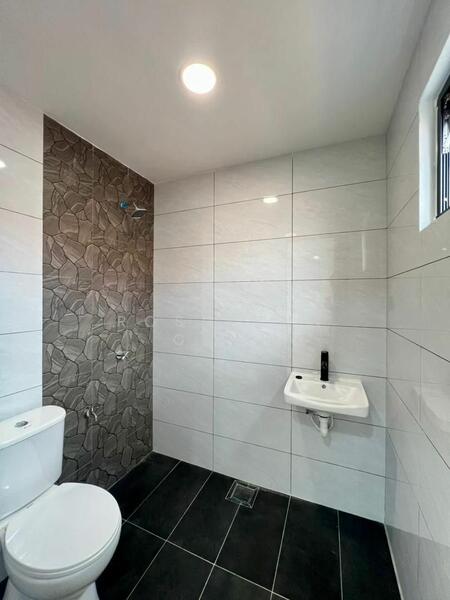 Semi-Detached House for Sale in Perling (Skudai) - Roselynn Chai - Bathroom - PropertyGuru.com.my