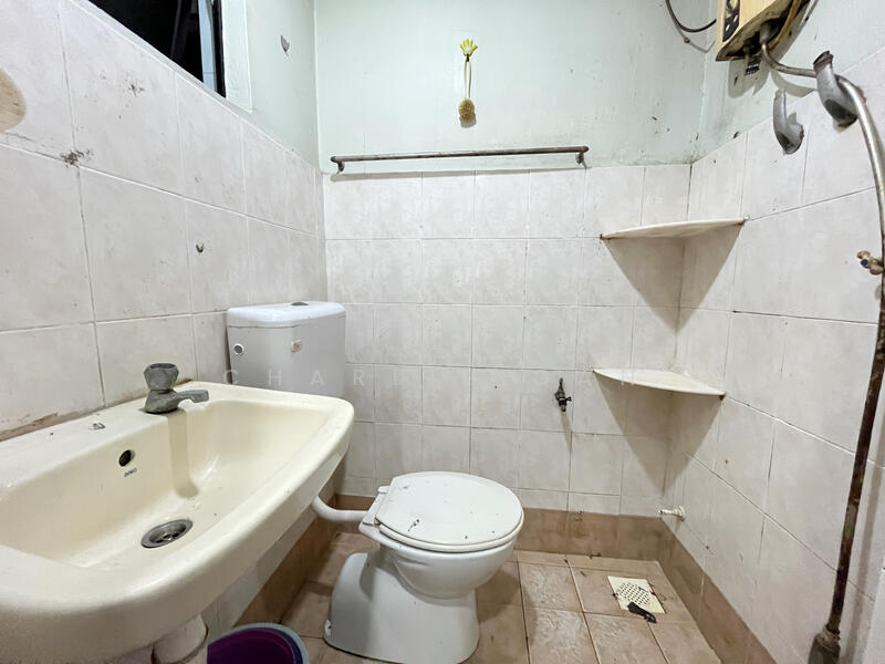 Apartment for Sale at Prima Bayu Apartment - Charlie Gan - Bathroom - PropertyGuru.com.my