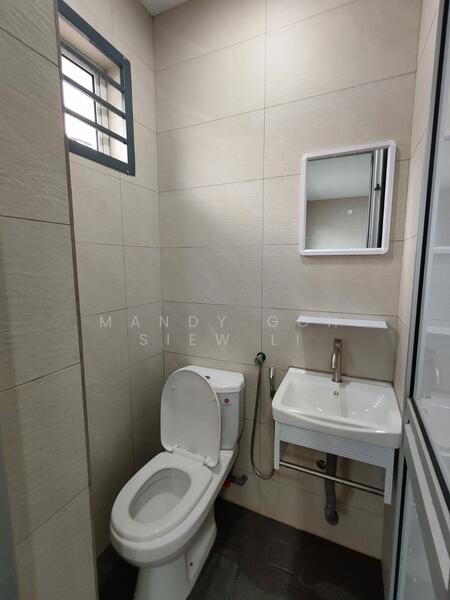 Ulu Tiram Taman Desa Cemerlang Double Storey untuk Untuk Disewa - RM 1,800 /bulan, Feb 2026 - Bathroom - PropertyGuru.com.my