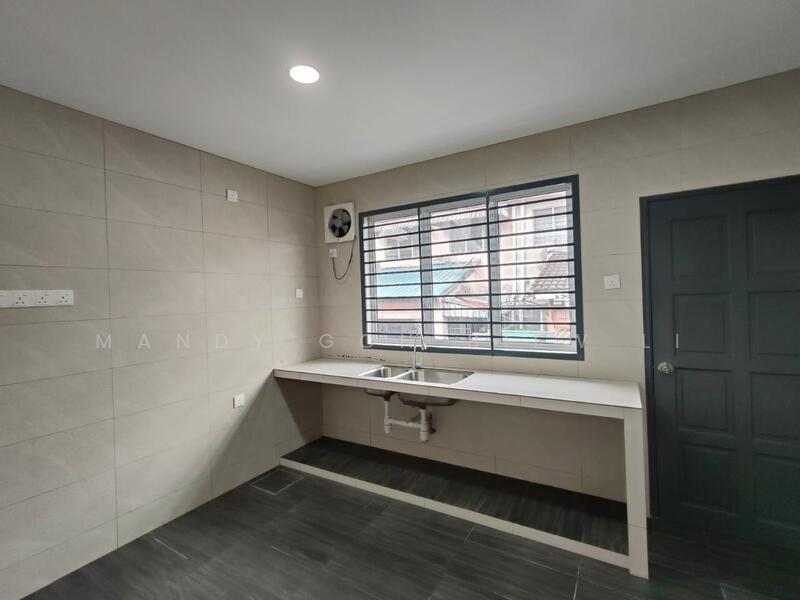 Ulu Tiram Taman Desa Cemerlang Double Storey untuk Untuk Disewa - RM 1,800 /bulan, Feb 2026 - Kitchen - PropertyGuru.com.my