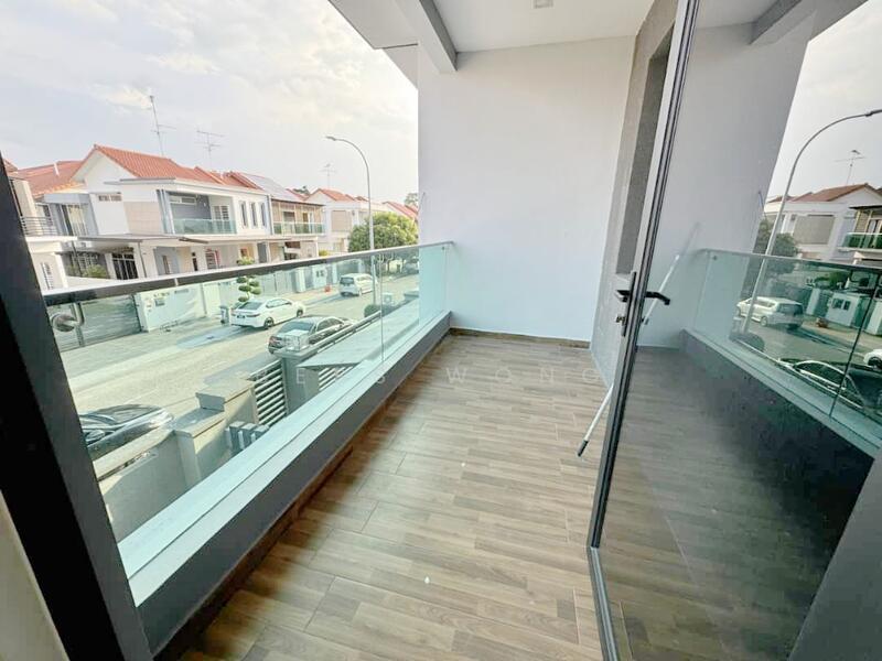 2-storey Terraced House for Sale in Ulu Tiram (Johor) - Bess Wong - Balcony - PropertyGuru.com.my