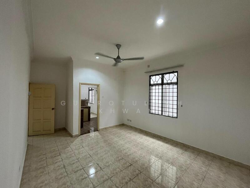 Bungalow for Sale in Desa Pinggiran Putra (Dengkil) - Gudrotullah Ikhwan - Living Room - PropertyGuru.com.my