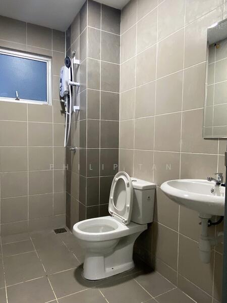 Residensi Riamas untuk Untuk Disewa - RM 550 /bulan, Feb 2026 - Bathroom - PropertyGuru.com.my