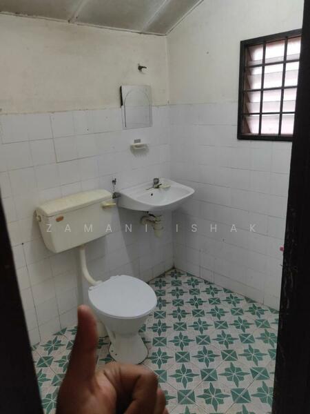 2-storey Terraced House for Sale in Banting (Selangor) - Zamani Ishak - Bathroom - PropertyGuru.com.my