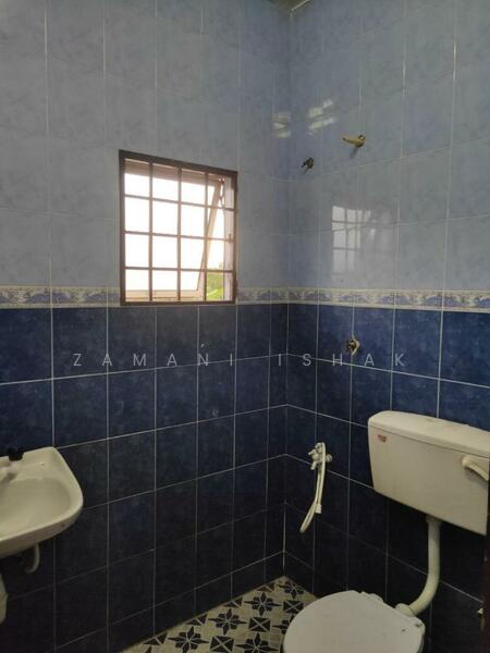 2-storey Terraced House for Sale in Banting (Selangor) - Zamani Ishak - Bathroom - PropertyGuru.com.my