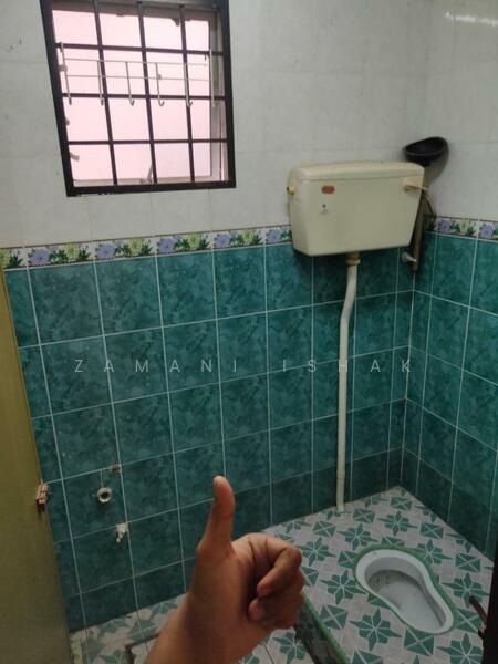 2-storey Terraced House for Sale in Banting (Selangor) - Zamani Ishak - Bathroom - PropertyGuru.com.my