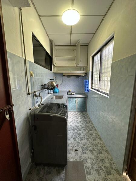 Teluk Kumbar 3 Storey Terrace untuk Untuk Dijual - RM 980,000, Feb 2026 - Kitchen - PropertyGuru.com.my