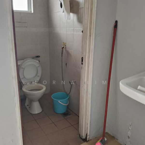 Factory for Rent in Ara Damansara (Selangor) - Lorna Lim - Bathroom - PropertyGuru.com.my
