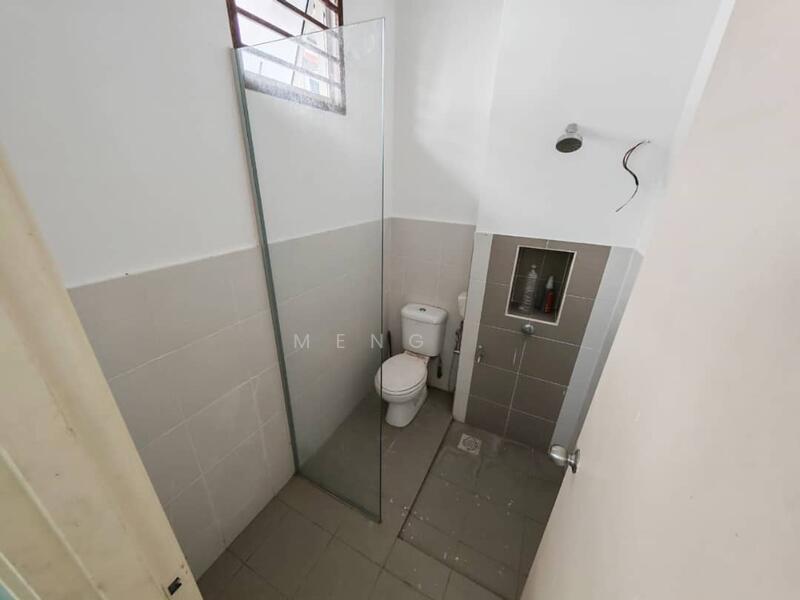 2.5-storey Terraced House for Sale in Johor Bahru (Johor) - Meng . - Bathroom - PropertyGuru.com.my