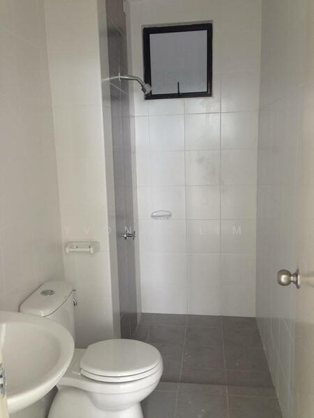 Service Residence for Sale at Jentayu Residensi @ Tampoi - Yvonne Lim - Bathroom - PropertyGuru.com.my