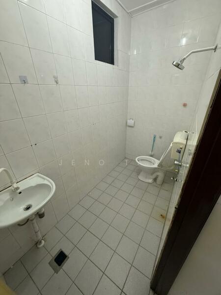 Tabuan lalu single storey immediately House for rent untuk Untuk Disewa - RM 1,500 /bulan, Feb 2026 - Bathroom - PropertyGuru.com.my