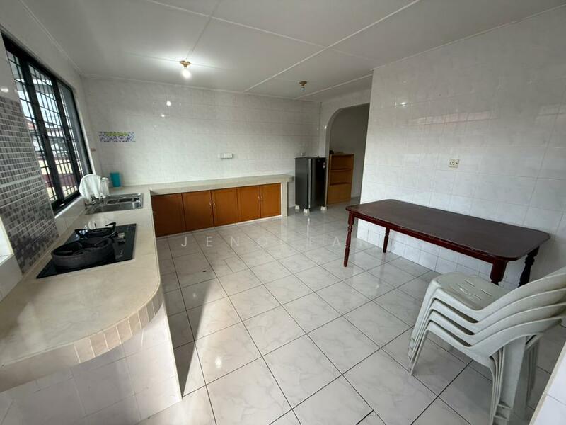 Tabuan lalu single storey immediately House for rent untuk Untuk Disewa - RM 1,500 /bulan, Feb 2026 - Kitchen - PropertyGuru.com.my