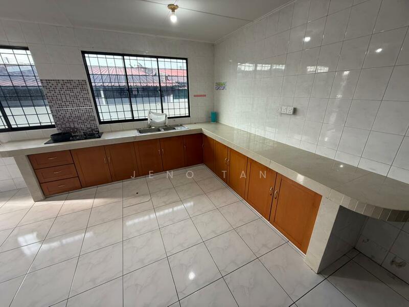 Tabuan lalu single storey immediately House for rent untuk Untuk Disewa - RM 1,500 /bulan, Feb 2026 - Kitchen - PropertyGuru.com.my