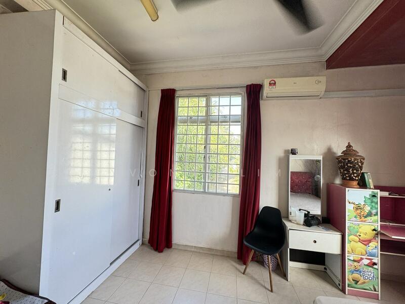 Taman Kempas Baru untuk Untuk Dijual - RM 850,000, Feb 2026 - Bedroom - PropertyGuru.com.my