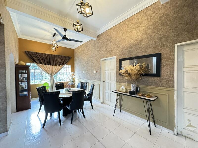 Taman Kempas Baru untuk Untuk Dijual - RM 850,000, Feb 2026 - Dining Room - PropertyGuru.com.my