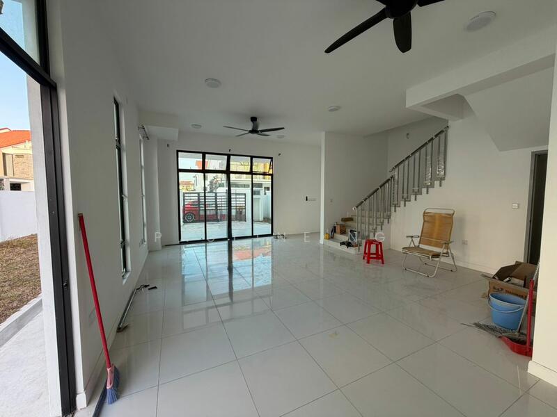 2-storey Terraced House for Rent in Bandar Dato Onn (Tebrau) - Pauline Ng - Living Room - PropertyGuru.com.my