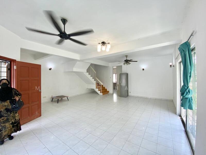 Semi-Detached House for Sale in Taman Taming Jaya (Balakong) - Mohamad Hanafi - Living Room - PropertyGuru.com.my
