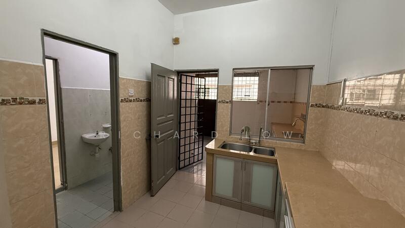 2-storey Terraced House for Sale in Shah Alam (Selangor) - Richard Low - Kitchen - PropertyGuru.com.my