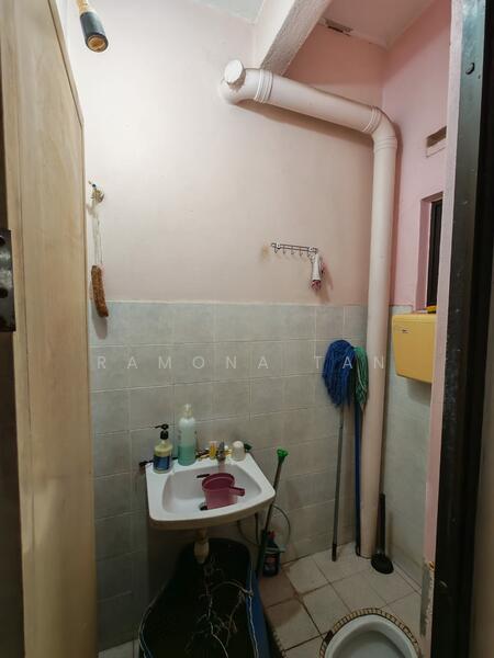 Taman Datuk Thamby Chik Karim untuk Untuk Dijual - RM 288,000, Mac 2026 - Bathroom - PropertyGuru.com.my