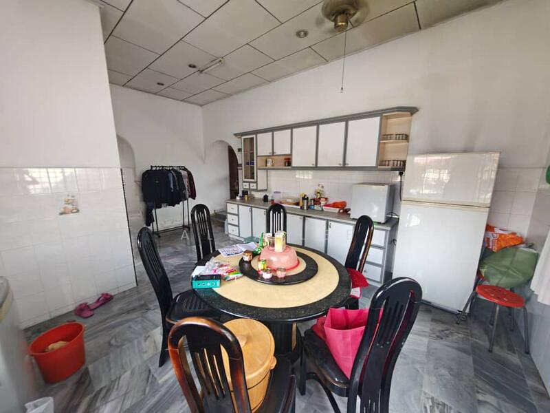 Kampung Sungai Bakau untuk Untuk Dijual - RM 420,000, Mac 2026 - Kitchen - PropertyGuru.com.my