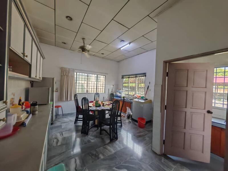 Kampung Sungai Bakau untuk Untuk Dijual - RM 420,000, Mac 2026 - Kitchen - PropertyGuru.com.my