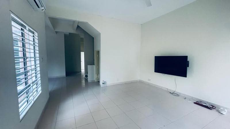 Rumah Teres 2.5-Tingkat untuk Dijual di Ukay Perdana (Ulu Kelang) - Chew . - Living Room - PropertyGuru.com.my