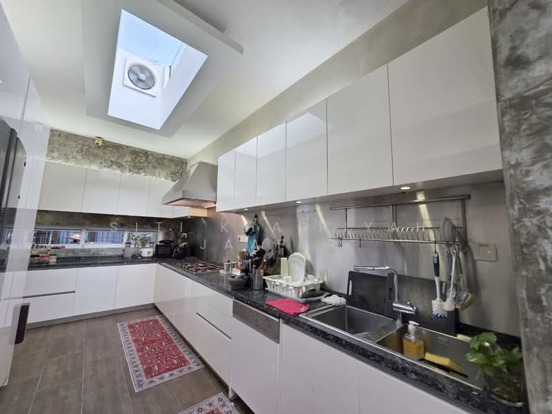 Semi-Detached House for Sale in Desa Sri Hartamas (Sri Hartamas) - SITI KHAIRIYAH JAAFAR - Kitchen - PropertyGuru.com.my